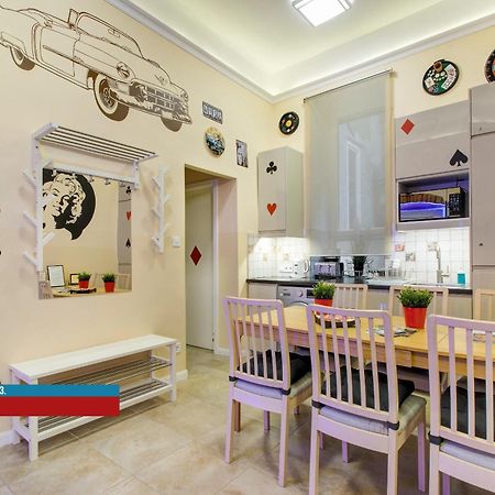 Little Americas Main Street Apartments Budapest Bagian luar foto