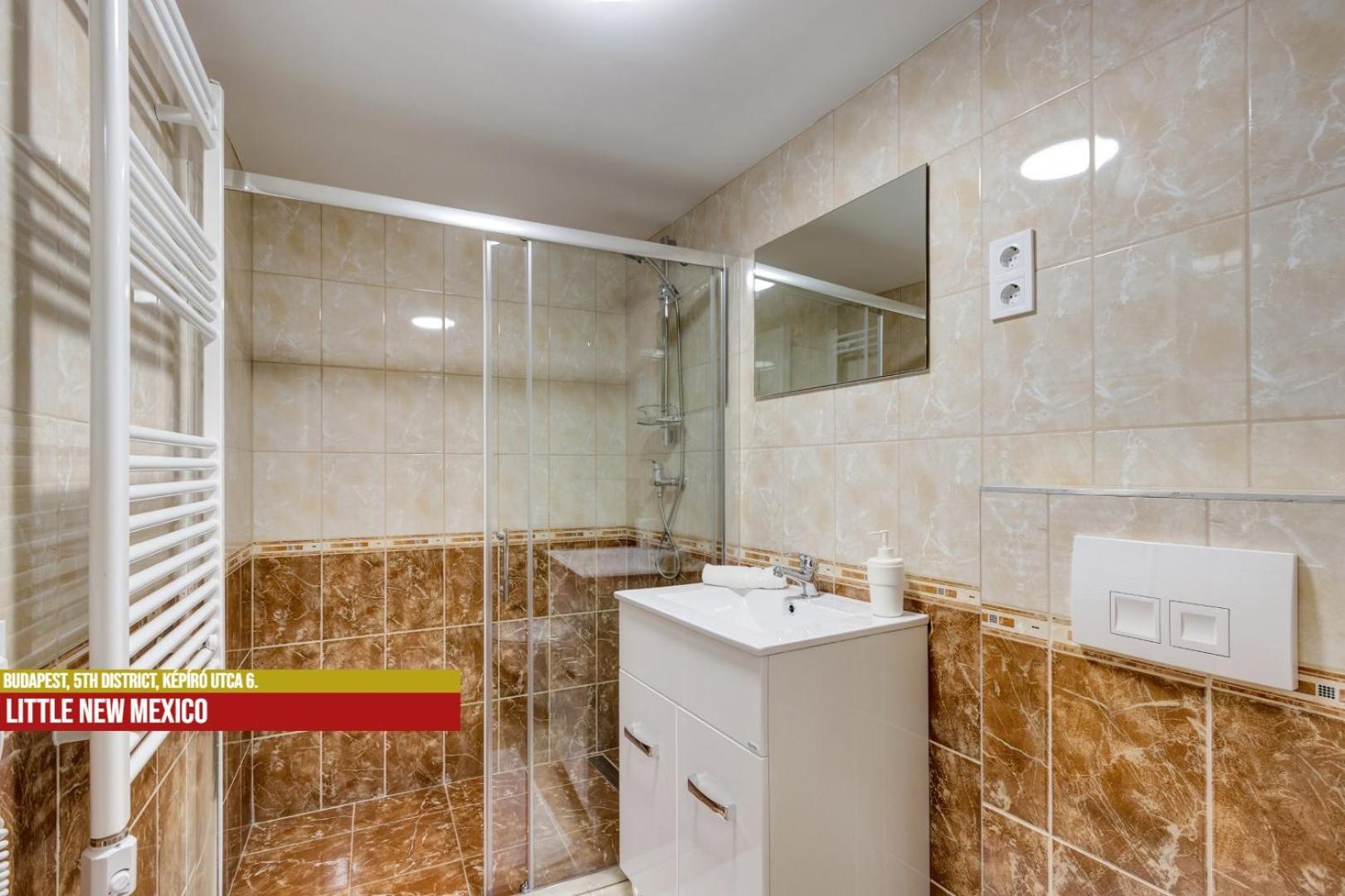 Little Americas Main Street Apartments Budapest Bagian luar foto