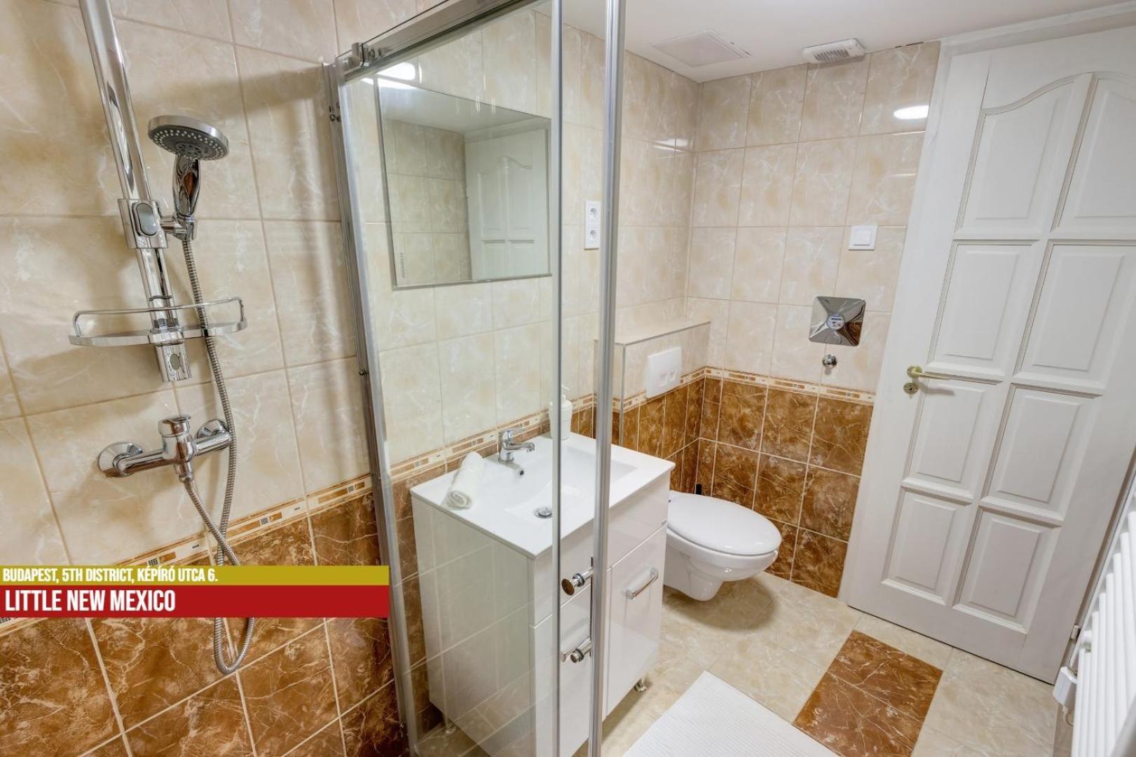 Little Americas Main Street Apartments Budapest Bagian luar foto