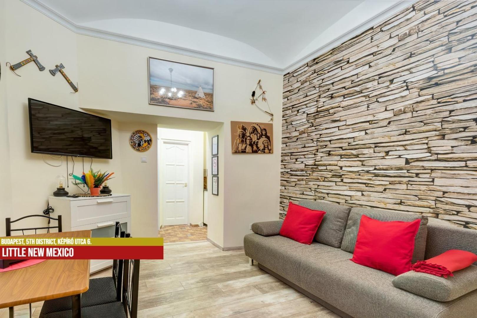 Little Americas Main Street Apartments Budapest Bagian luar foto