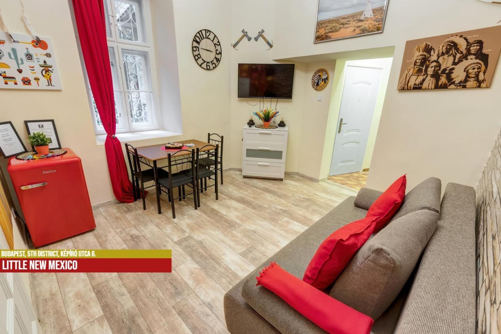 Little Americas Main Street Apartments Budapest Bagian luar foto