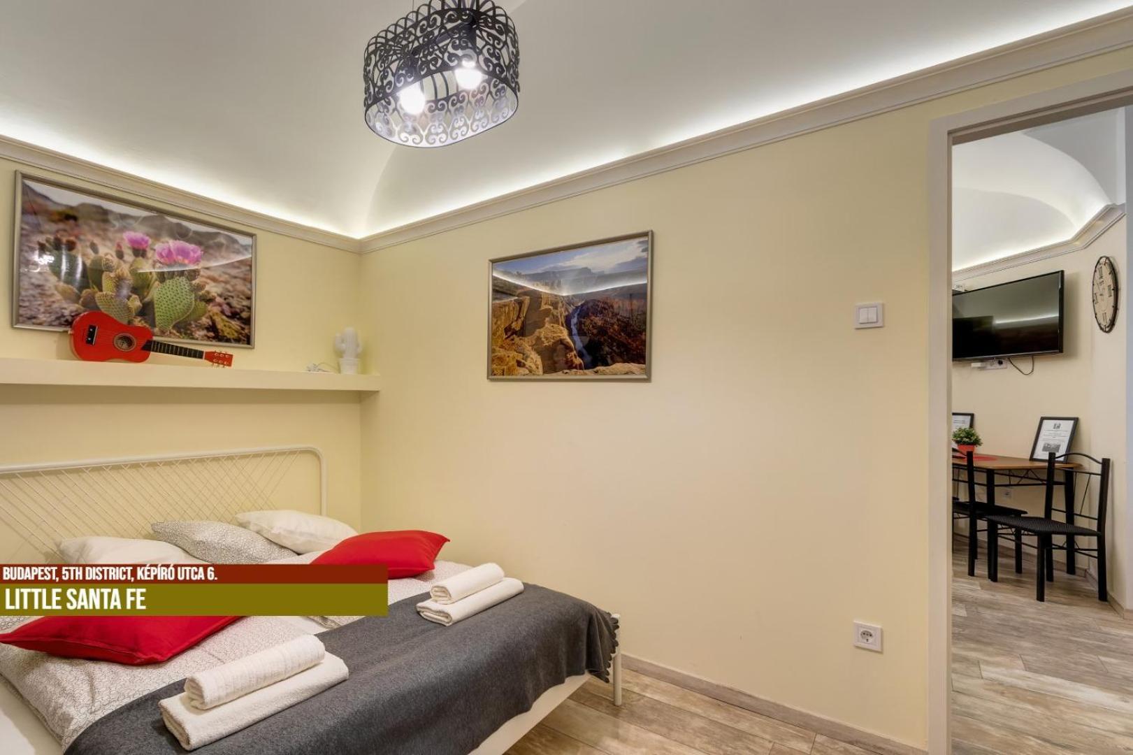Little Americas Main Street Apartments Budapest Bagian luar foto