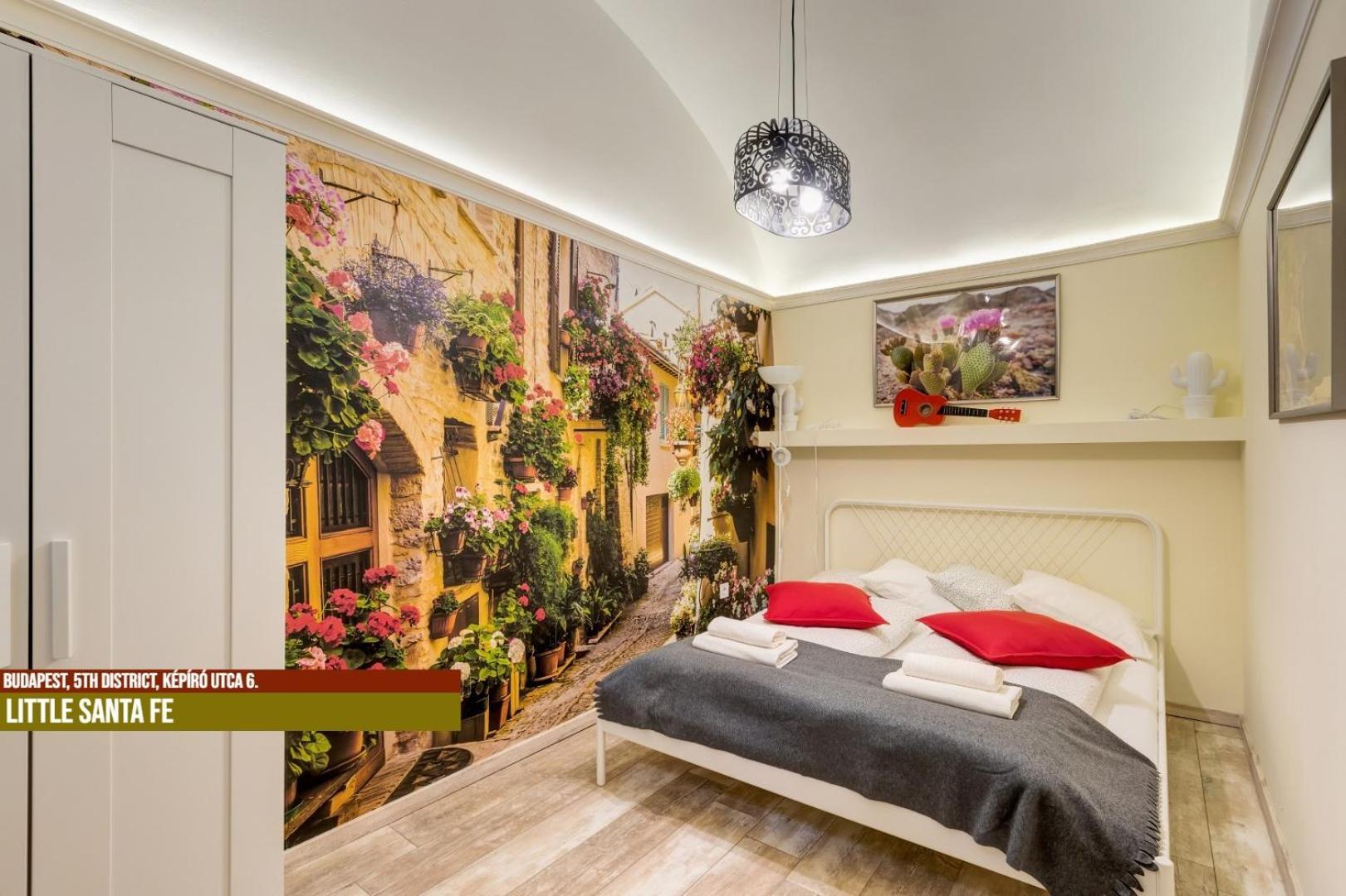 Little Americas Main Street Apartments Budapest Bagian luar foto