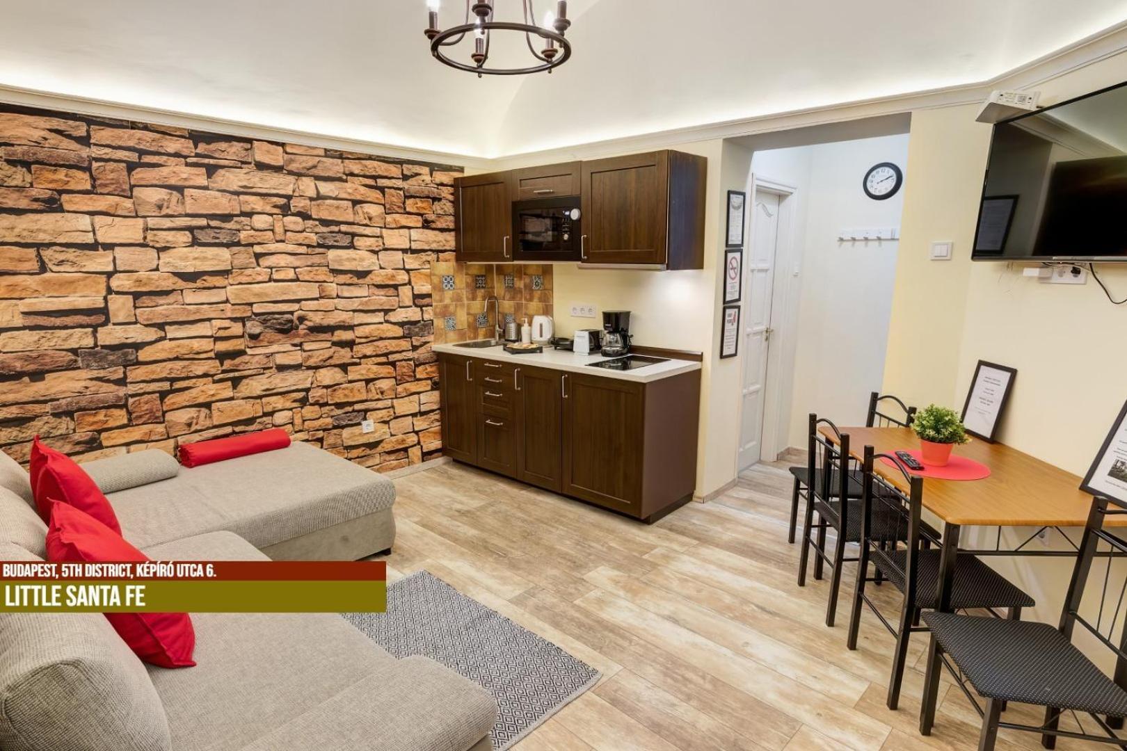 Little Americas Main Street Apartments Budapest Bagian luar foto