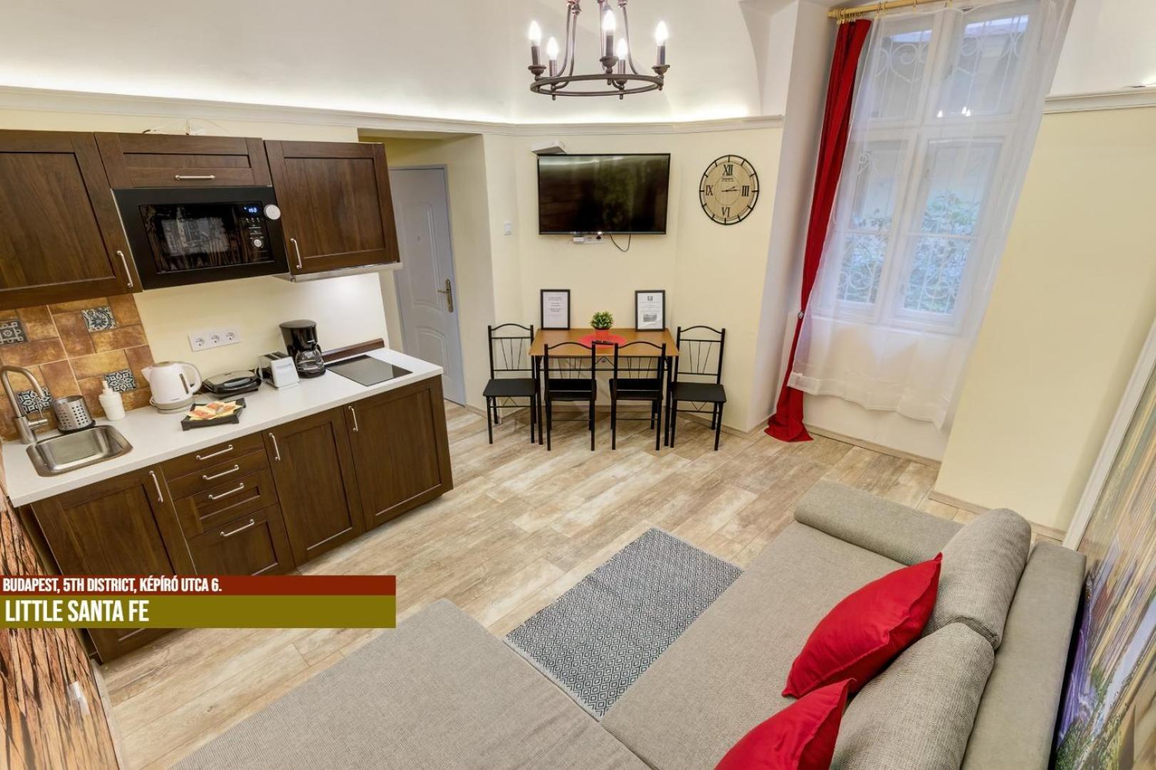 Little Americas Main Street Apartments Budapest Bagian luar foto