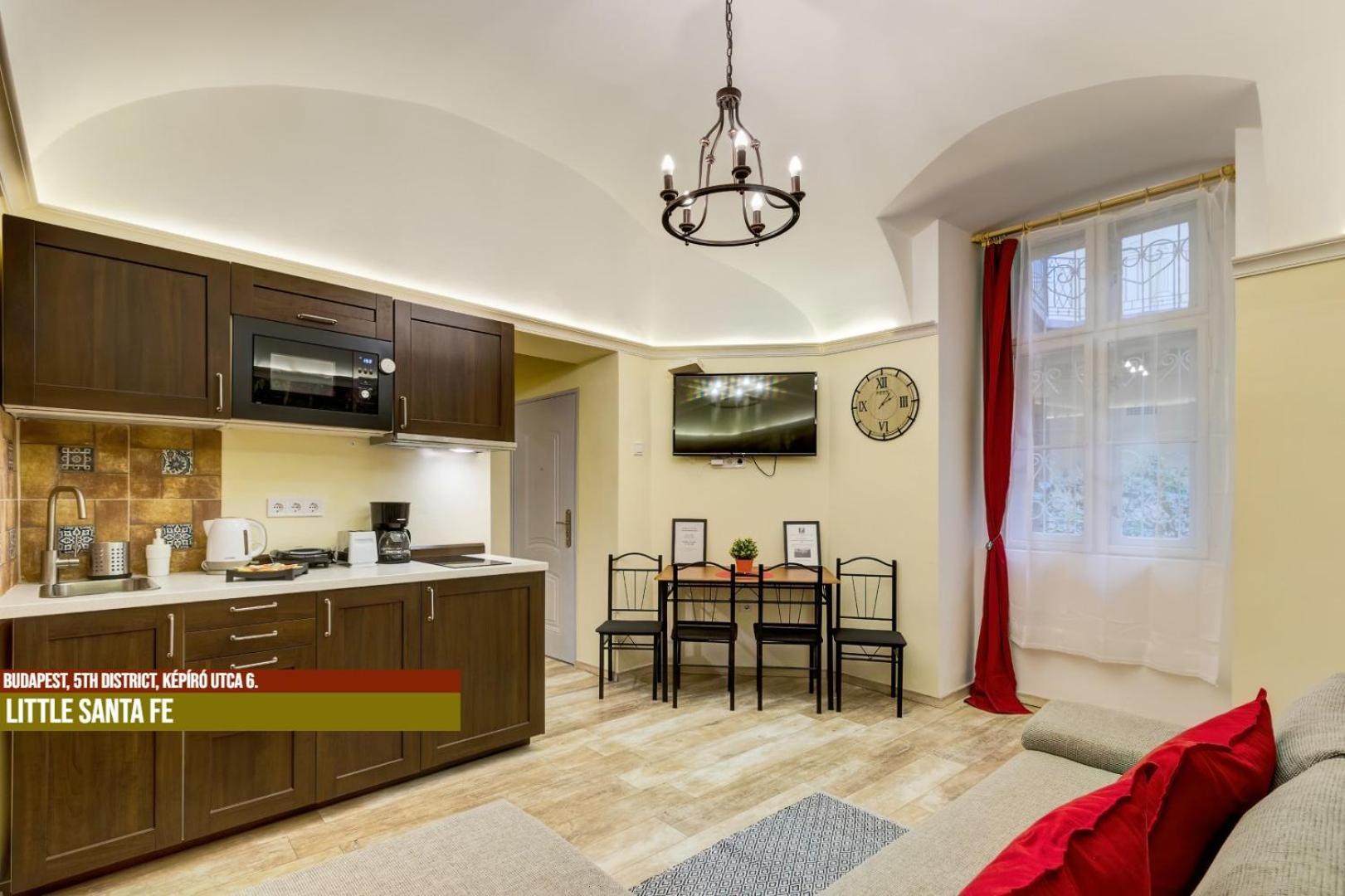 Little Americas Main Street Apartments Budapest Bagian luar foto