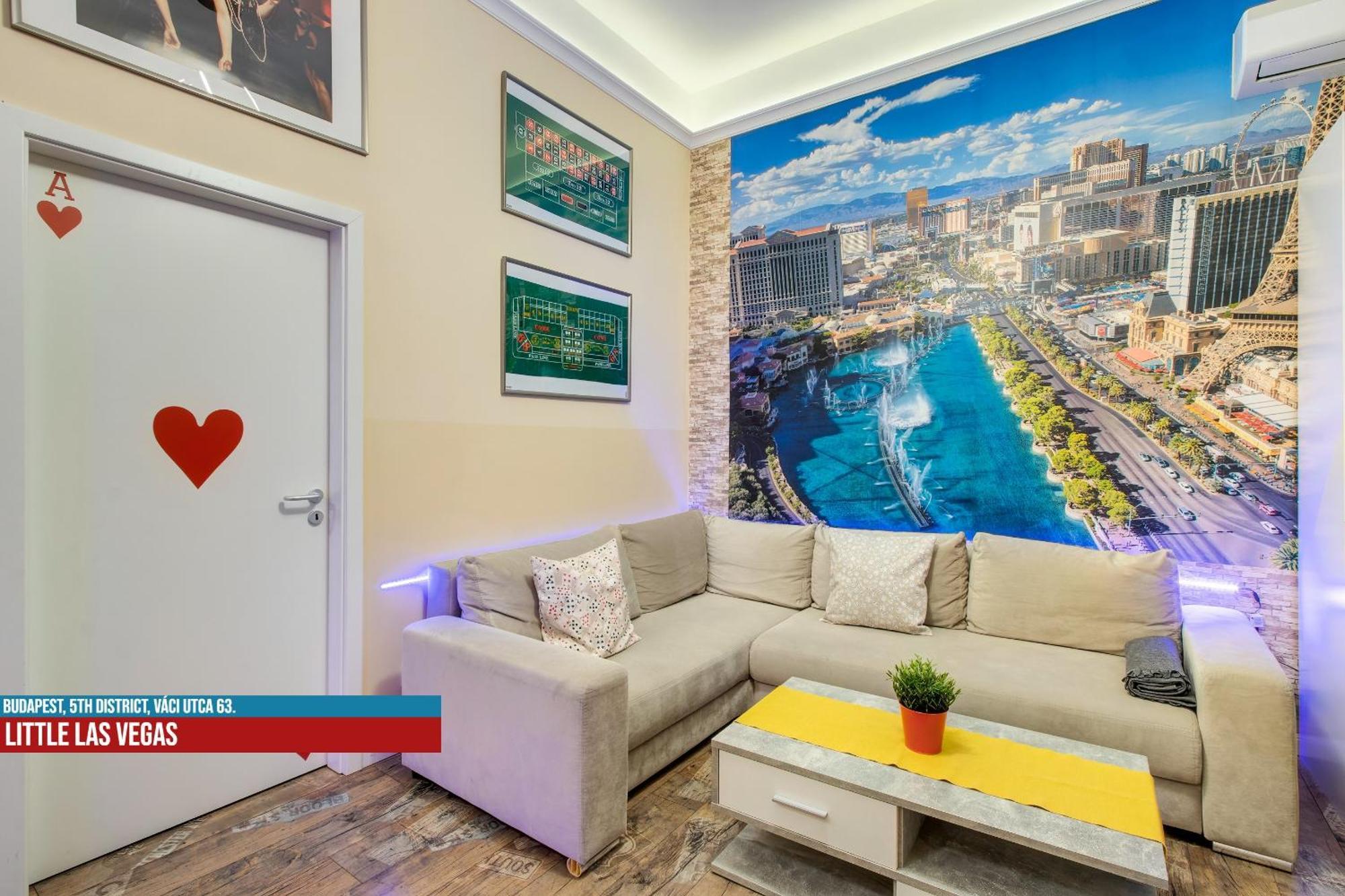 Little Americas Main Street Apartments Budapest Bagian luar foto