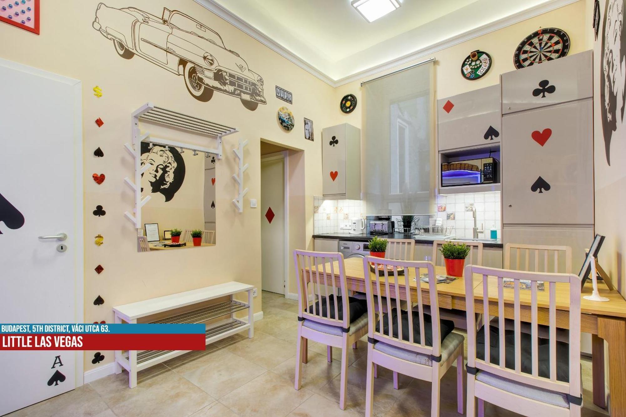 Little Americas Main Street Apartments Budapest Bagian luar foto