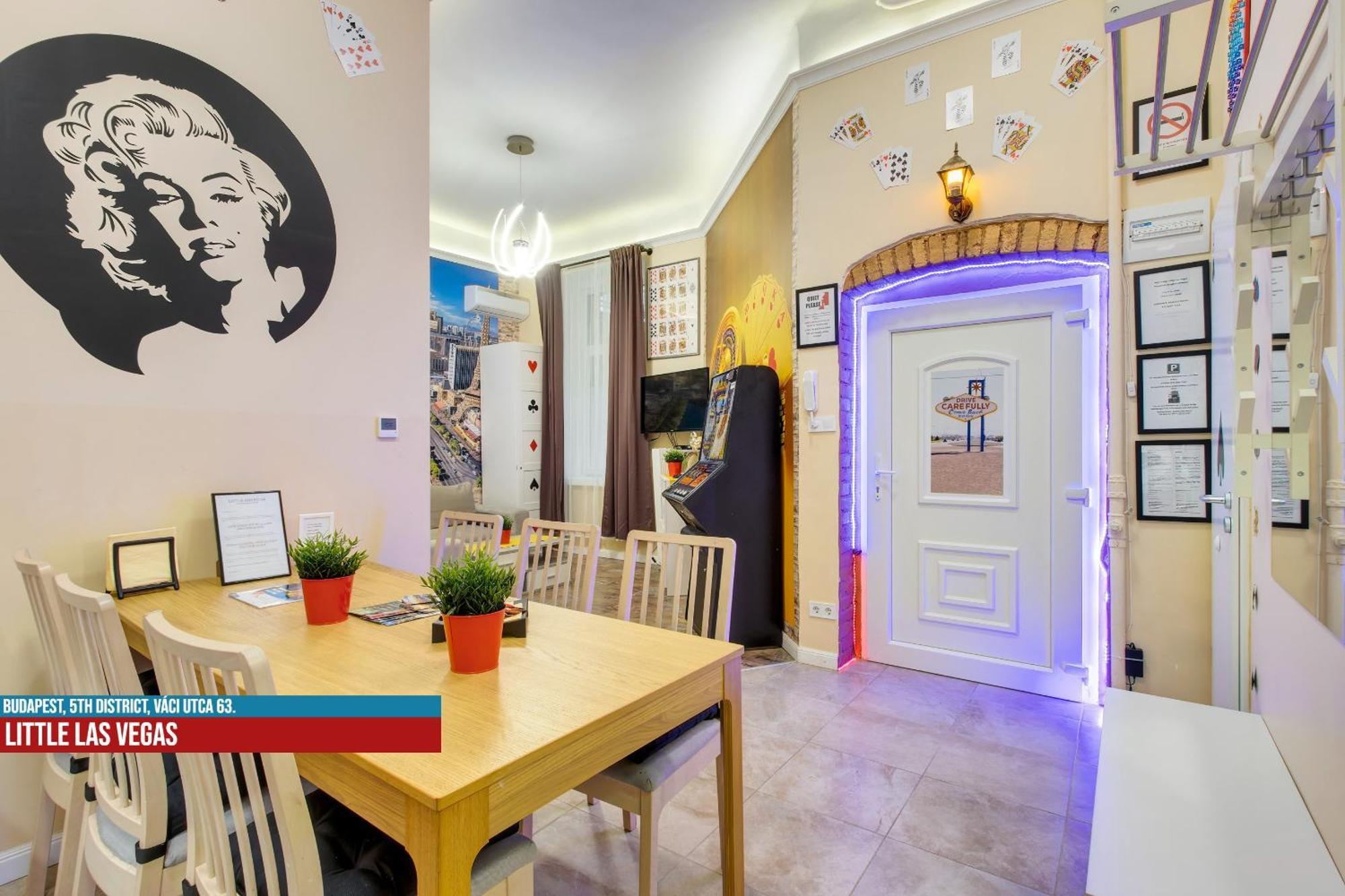 Little Americas Main Street Apartments Budapest Bagian luar foto