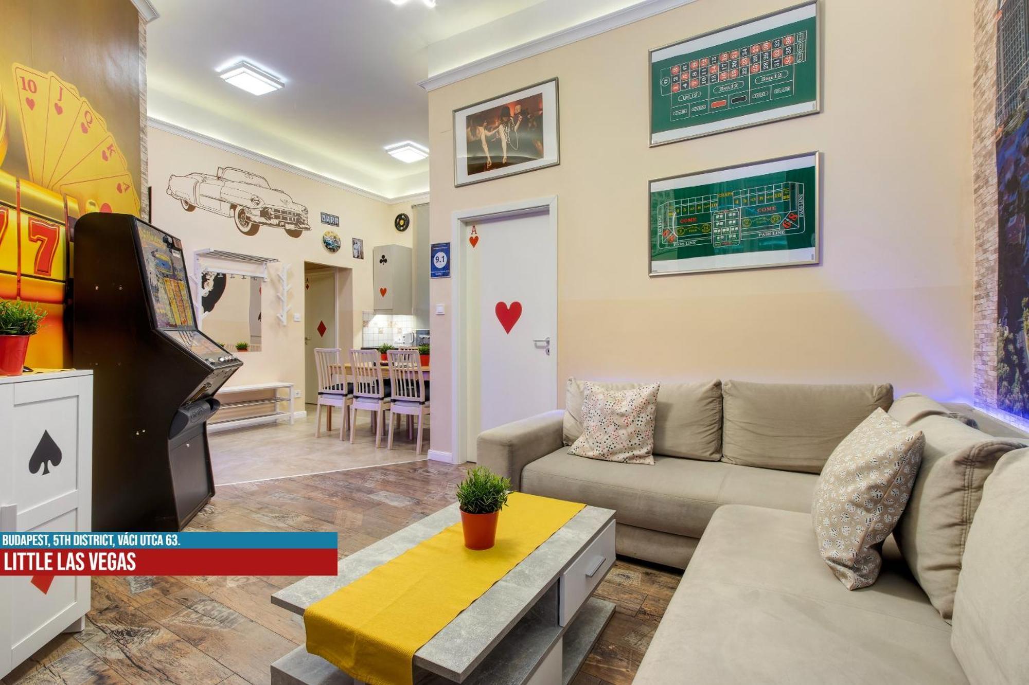 Little Americas Main Street Apartments Budapest Bagian luar foto