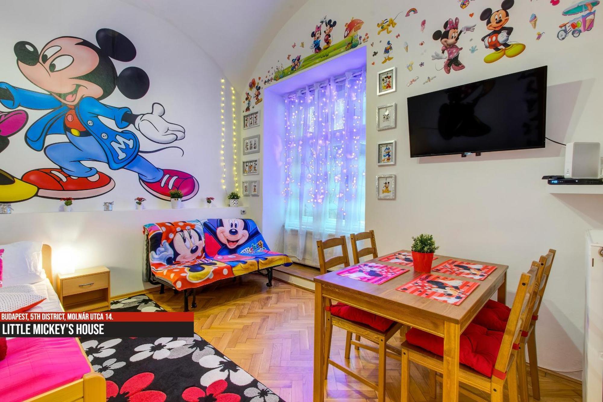 Little Americas Main Street Apartments Budapest Bagian luar foto