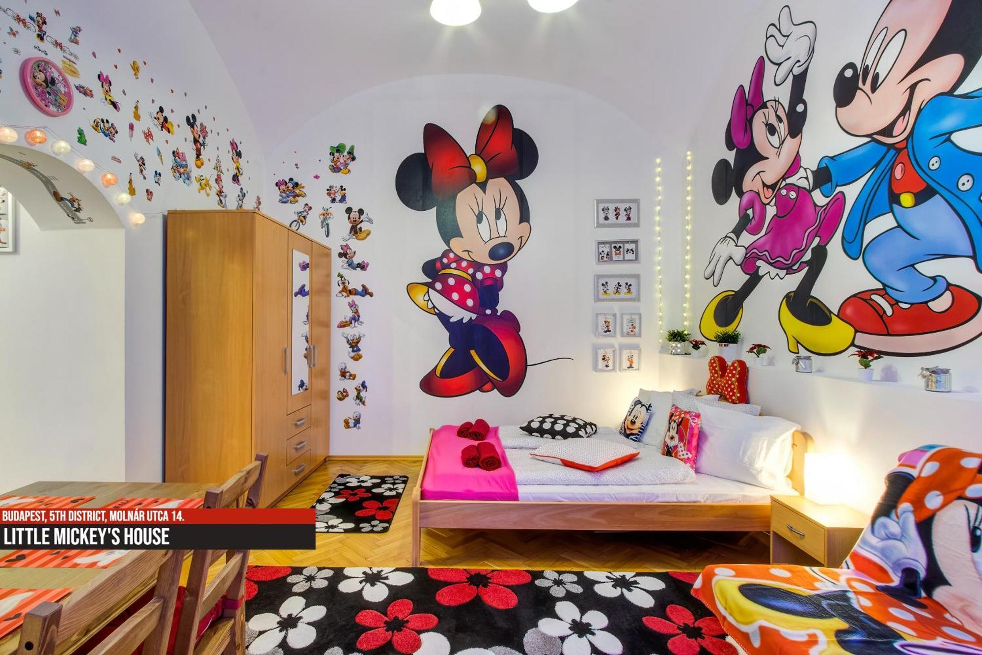Little Americas Main Street Apartments Budapest Bagian luar foto