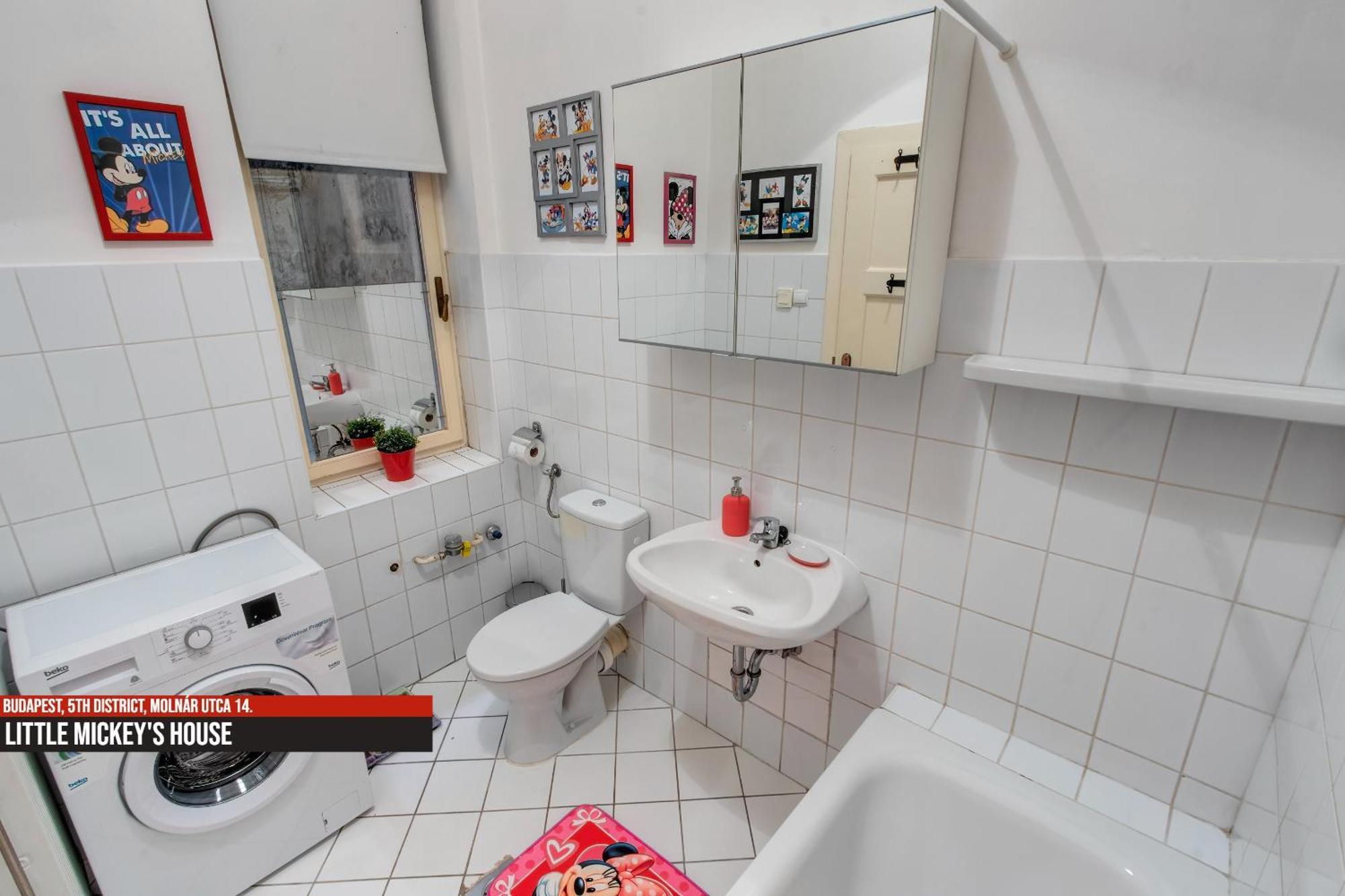 Little Americas Main Street Apartments Budapest Bagian luar foto