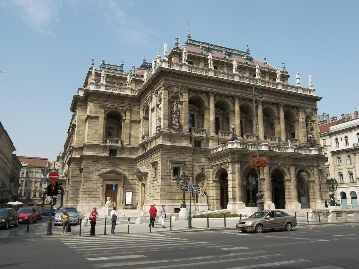Little Americas Main Street Apartments Budapest Bagian luar foto